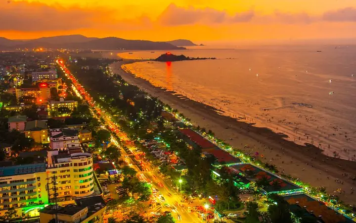 Đặc Điểm Tự Nhiên: Bãi Biển, Sông Ngòi Và Cảnh Quan