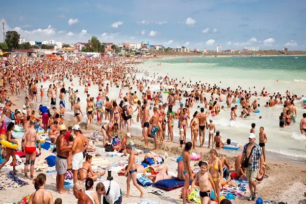 Mass%20tourism%20la%20gi%201