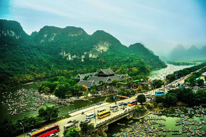 Ninh Bình - Vùng Đất Cố Đô Đầy Mê Hoặc
