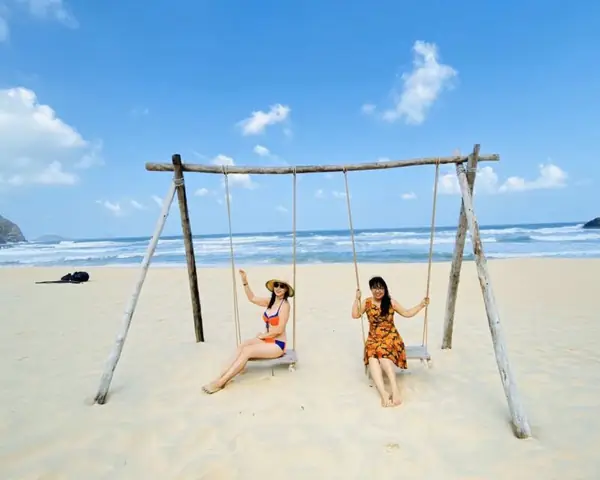 Biển Nhật Lệ – Nơi Bình Minh Lên Trên Miền Gió Lào