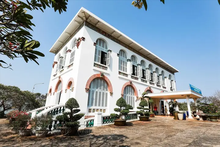 Bạch Dinh Bạch Dinh