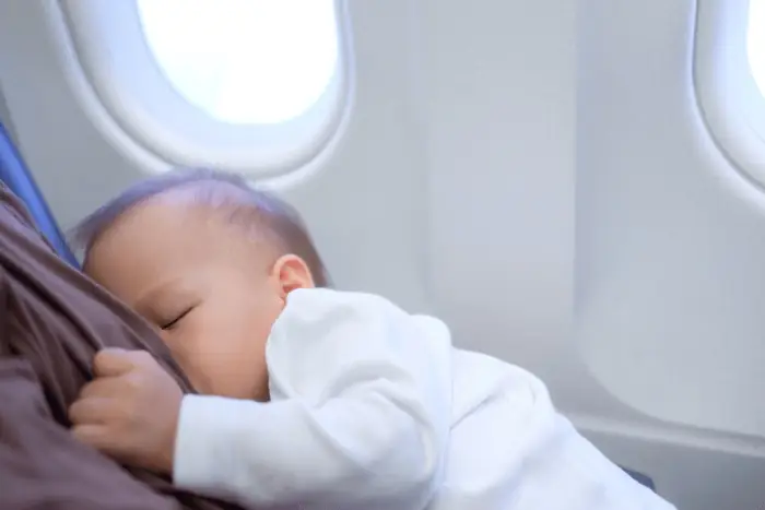 Em Bé Sơ Sinh Mấy Tháng Được Đi Máy Bay Vietravel Airlines?