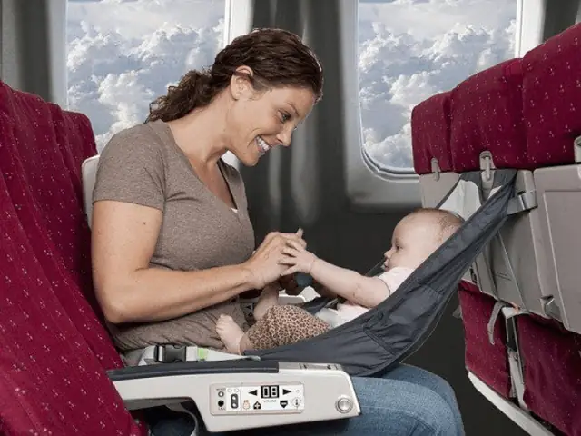 Những Lưu Ý Quan Trọng Khi Cho Em Bé Đi Máy Bay