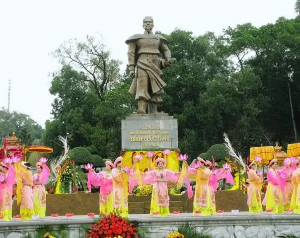 Đền Cửa Ông Thờ Ai?