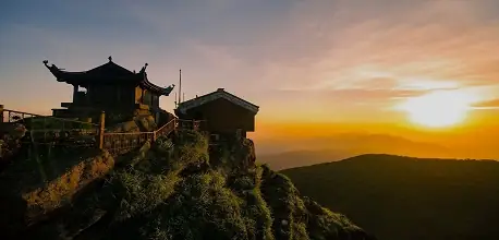 Lịch Sử Chùa Yên Tử: Khám Phá Dấu Ấn Phật Giáo Trúc Lâm