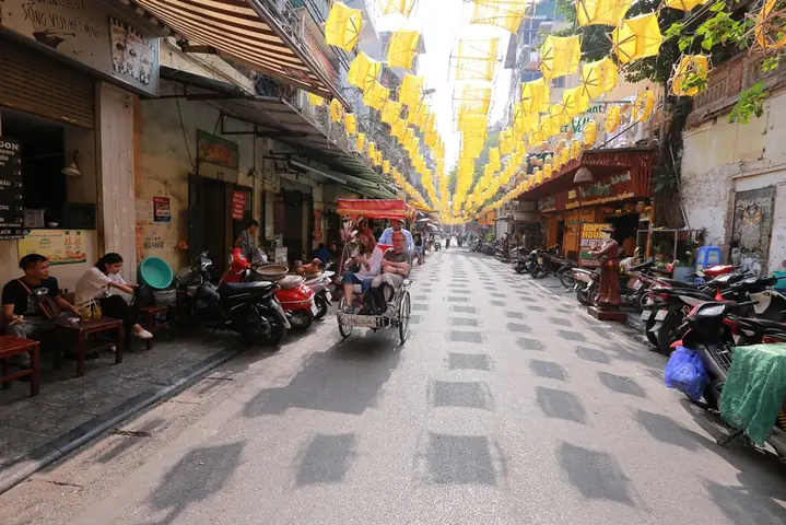 Phố Cổ Với Những Con Phố Mang Tên “hàng”