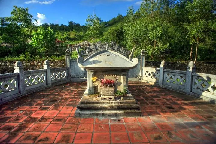 1. Khu Mộ