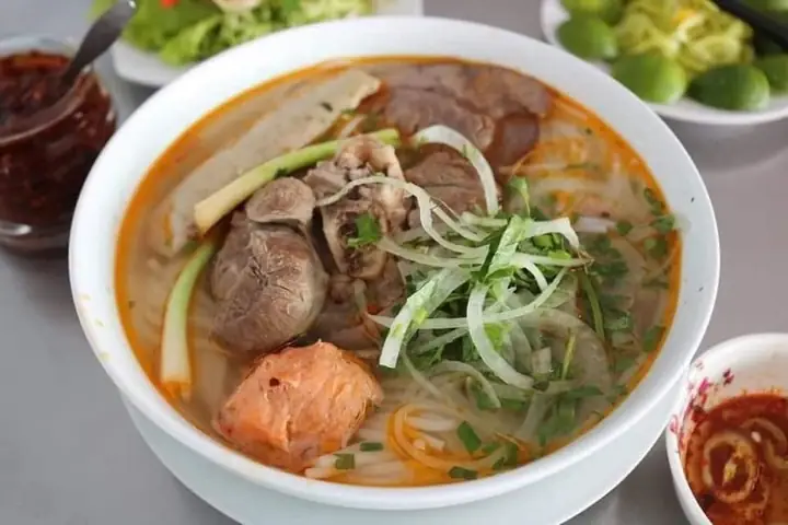 Trăm Năm Văn Hóa Cố Đô Trong Bát Bún Bò Xứ Huế