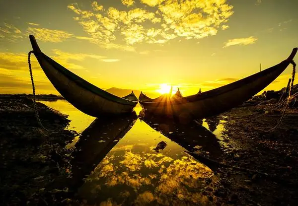 Bình Minh, Mặt Nước Như Được Dát Vàng Ở Vịnh Hòn Thiêng, Phan Rang, Ninh Thuận. Ảnh: Nguyễn Quang Ngọc/picfair.