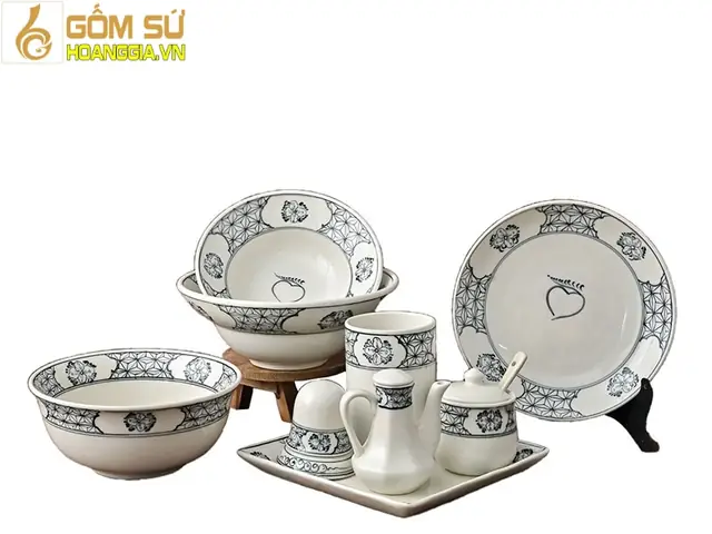 Khi In Logo Lên Gốm Sứ Bát Tràng, Có Một Số Yêu Cầu Quan Trọng Mà Bạn Nên Xem Xét: