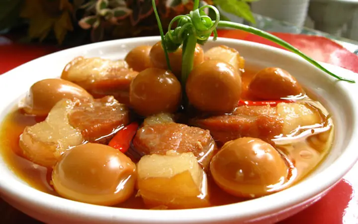 Thịt Kho Tàu: Món Ăn Đậm Đà, Tượng Trung Cho Sự Sum Vầy