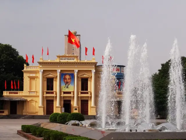 Quảng Trường Và Không Gian Xanh Xung Quanh Quảng Trường Và Không Gian Xanh Xung Quanh