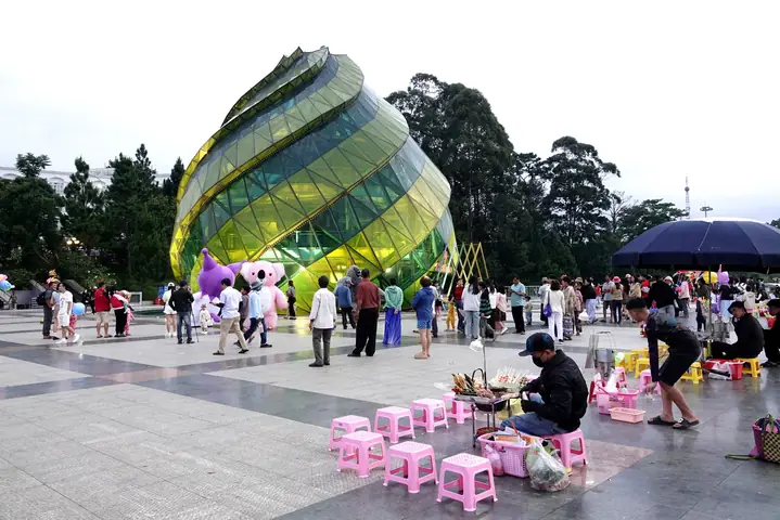 Chứng Kiến Chủ Bạo Hành Những Con Chó Không Hợp Tác Chụp Ảnh Cùng Khách Ở Đà Lạt, Nhiều Du Khách Bức Xúc, Kêu Gọi Tẩy Chay Dịch Vụ.