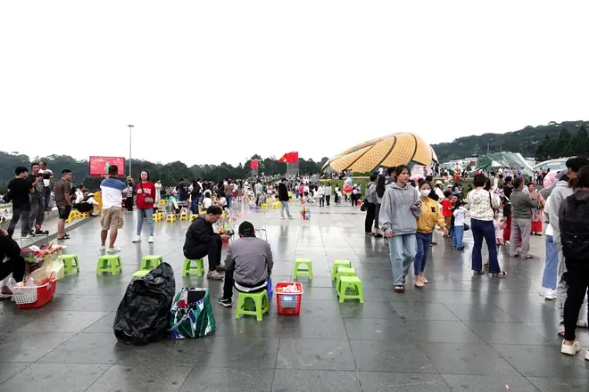 Chứng Kiến Chủ Bạo Hành Những Con Chó Không Hợp Tác Chụp Ảnh Cùng Khách Ở Đà Lạt, Nhiều Du Khách Bức Xúc, Kêu Gọi Tẩy Chay Dịch Vụ.