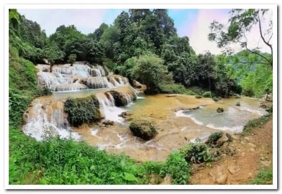 Vẻ Đẹp Huyền Bí: Hình Ảnh Thác Mây Thanh Hóa Qua Góc Nhìn Du Lịch Và Nghệ Thuật
