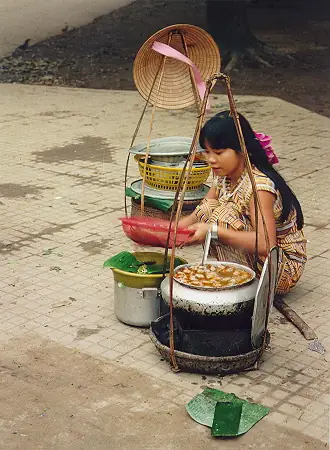 Bún Bò Xứ Huế | Trần Đức Anh Sơn's Cultural History And ... Bún Bò Xứ Huế | Trần Đức Anh Sơn's Cultural History And ...