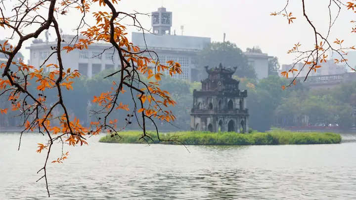 Hồ Gươm Mùa Thu: Thơ Mộng Và Trữ Tình