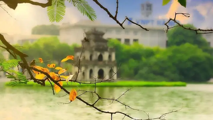 Hồ Gươm Mùa Thu: Thơ Mộng Và Trữ Tình