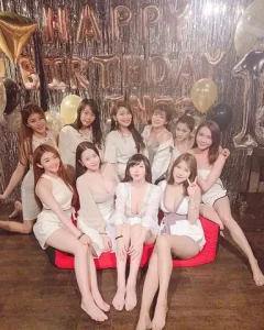 Tìm Hình Ảnh Hot Girl Chúc Mừng Sinh Nhật?
