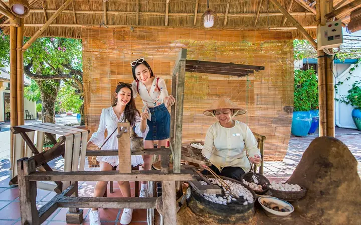 Top 5 Tourist Attractions Near Ho Chi Minh Museum Da Nang