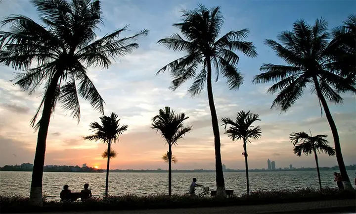 Hoàng Hôn Bên Hồ Tây