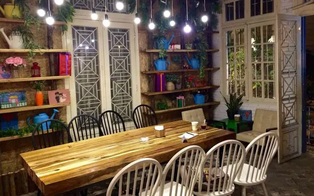 Hoa 10 Giờ - Floral & Book Cafe - Hàng Vôi Ở Hà Nội | Foody.vn