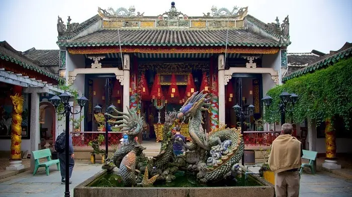 – Nên Du Lịch Hội Quán Quảng Đông Hội An Theo Tour Hay Tự Túc?