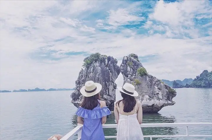 Check-in Và Chụp Ảnh Lưu Niệm Check-in Và Chụp Ảnh Lưu Niệm