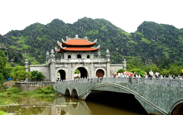 Hoa Lu - Tam Coc Day Tour