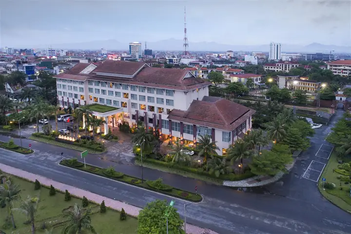 A. Khách Sạn Đá Nhảy Tại Quảng Bình