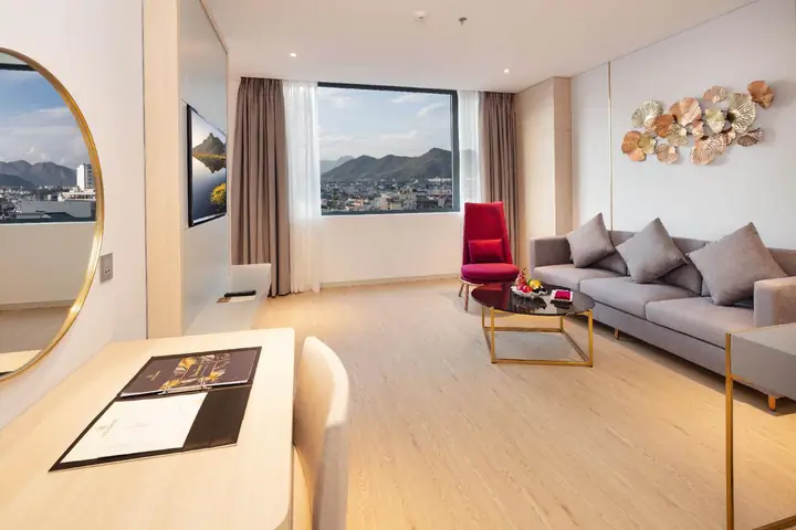 4. Junior Suite.