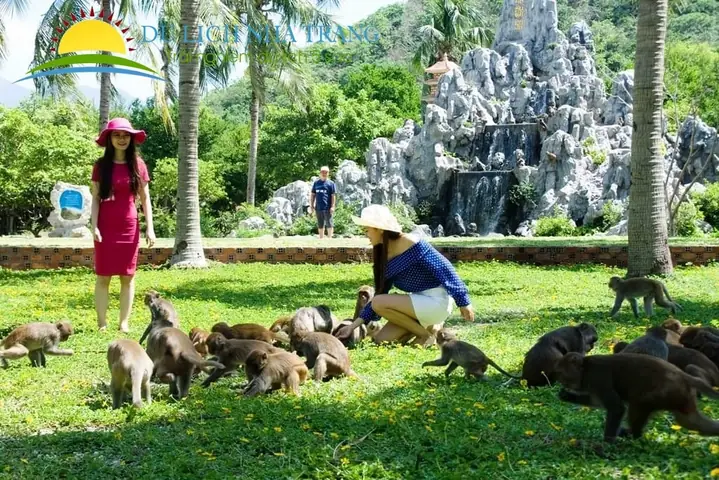 Đảo Khỉ -suối Hoa Lan