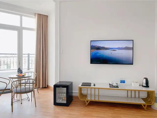 Century Palace Hotel - Khách Sạn Gần Sân Bay Phù Cát Giá Dưới 1.000.000 Vnd