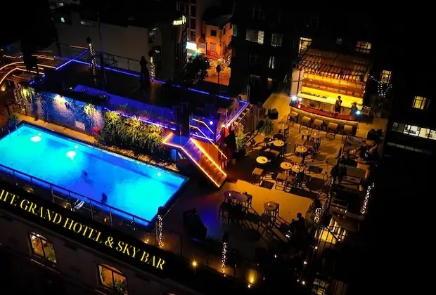 Happy Life Grand Hotel & Sky Bar