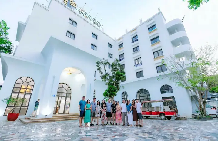 Khách Sạn Ở Minh Châu Quan Lạn Gần Bãi Biển Nhất