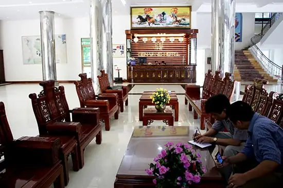 Toan-canh-le-tan-ban-ghe
