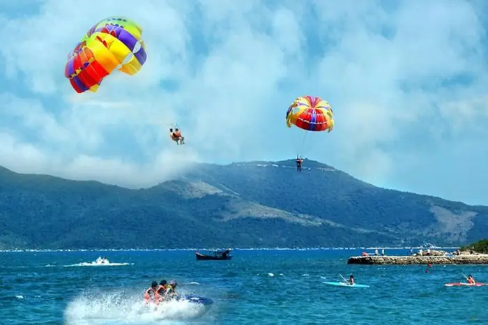 Chơi Dù Bay Tại Khu Du Lịch Con Sẻ Tre Chơi Dù Bay Tại Khu Du Lịch Con Sẻ Tre