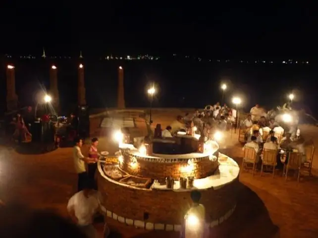 Vẻ Đẹp Ban Đêm Của Con Sẻ Tre Nha Trang Vẻ Đẹp Ban Đêm Của Con Sẻ Tre Nha Trang
