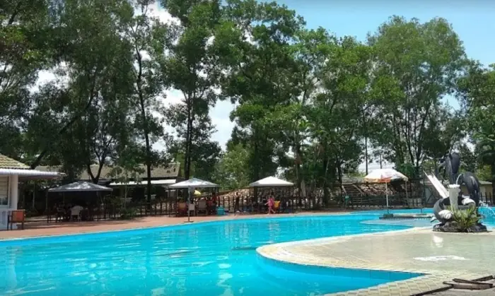 Tắm Mát, Nhâm Nhi Cafe Tại Hồ Bơi