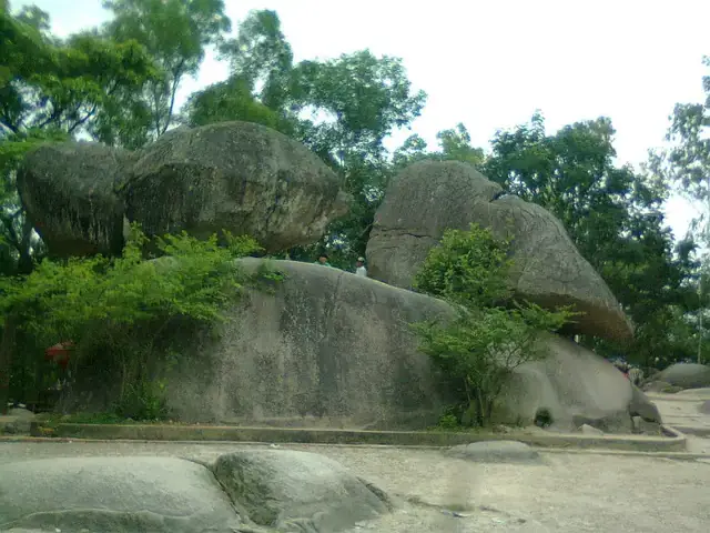 Hòn Trống Mái