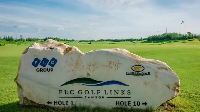 Sân Golf 18 Hố Dọc Theo 2,4 Km Đường Biển