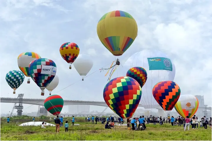 Giá Vé Vào Công Viên Nước Hồ Tây