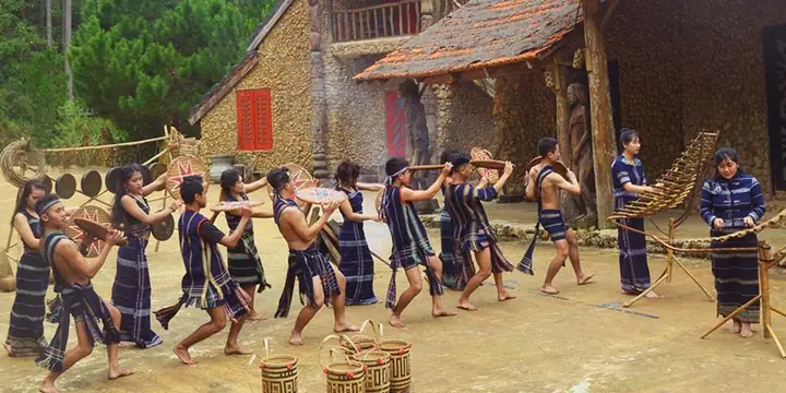 Đốt Lửa Trại Giao Lưu Văn Hóa Cồng Chiêng