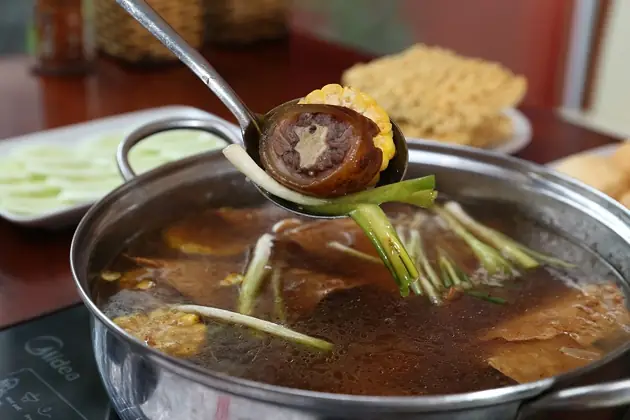 Lẩu Đuôi Bò Hầm Thuốc Bắc