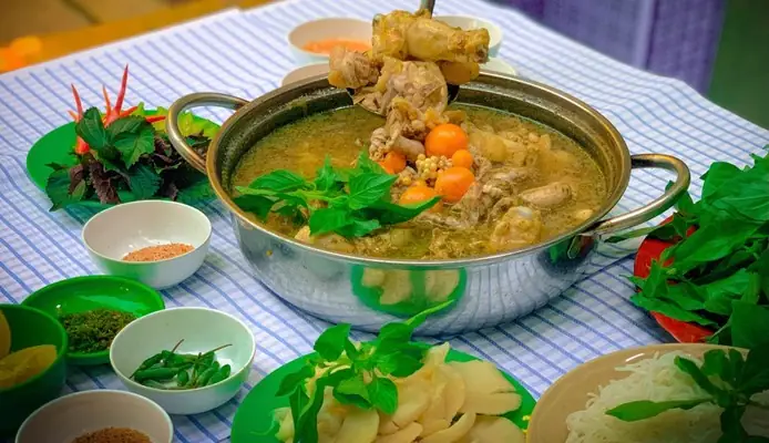 Góc Đà Lạt - Lẩu Gà Lá É - Mễ Trì Hạ Ở Hà Nội | Foody.vn