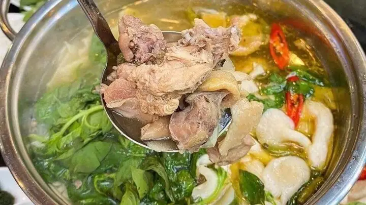 Quán Hội Ngộ: Lẩu Gà Lá É Ngon Ở Sài Gòn Chuẩn Vị Phú Yên Quán Hội Ngộ: Lẩu Gà Lá É Ngon Ở Sài Gòn Chuẩn Vị Phú Yên