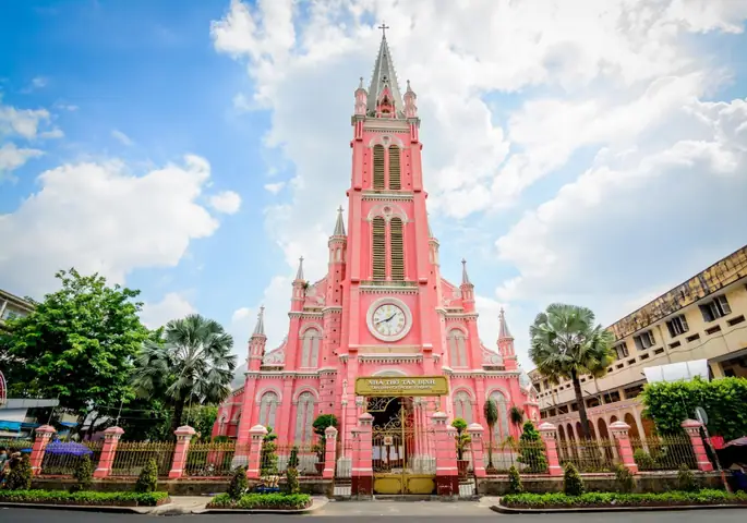 Nhà Thờ Tân Định Luôn Hấp Dẫn Du Khách Trong Và Ngoài Nước Ghé Thăm, Check-in Mỗi Khi Có Dịp Đến Sài Gòn, Nhất Là Mùa Lễ Giáng Sinh Hằng Năm.