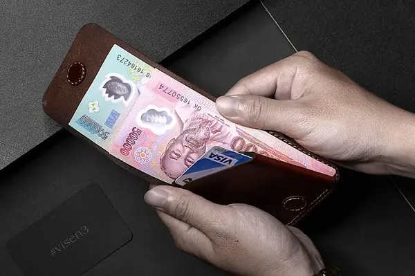 Mang Quá Nhiều Tiền Mặt