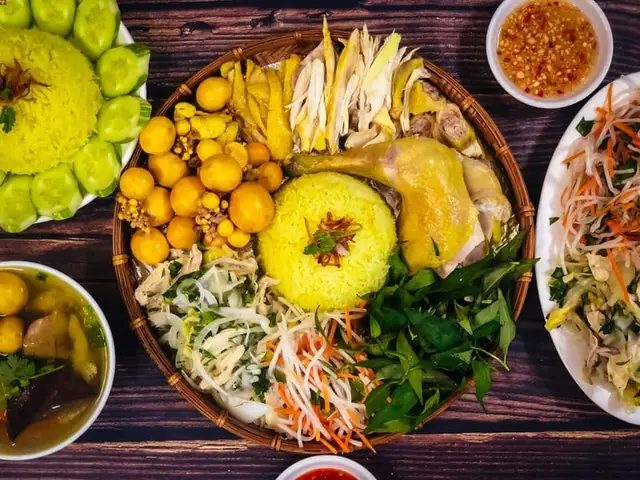 Ngày 1: Khám Phá Bán Đảo Sơn Trà Và Phố Cổ Hội An