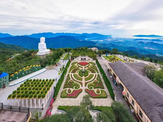 Ngày 3: Trải Nghiệm Tại Bà Nà Hills
